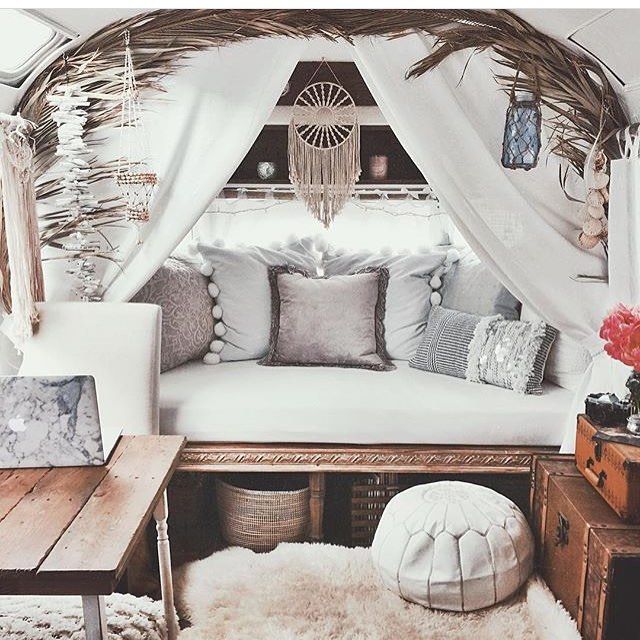 Friday mood: garage sale, podcasts and nomad life